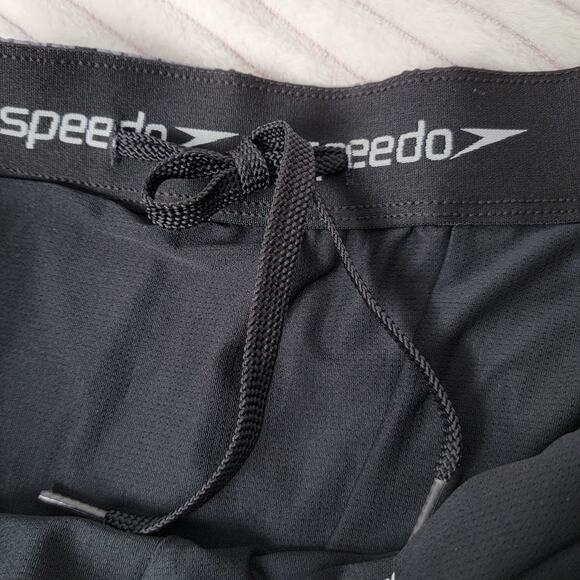 Speedo Medium Tropical Plumeria Swim Shorts Vibrant, Quick-Dry Comfort Beach - Picture 10 of 10